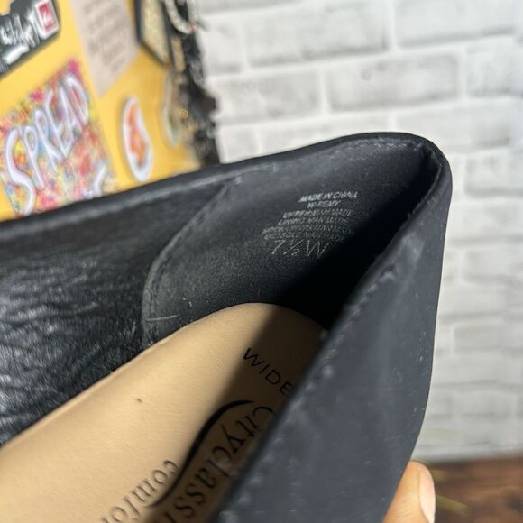 CityClassified Comfort Faux Suede Velvet Flats Wide 7.5W - Picture 8 of 8